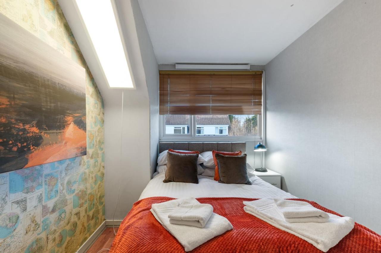 Staiforce 2 Bedroom House With Parking Мейдънхед Екстериор снимка