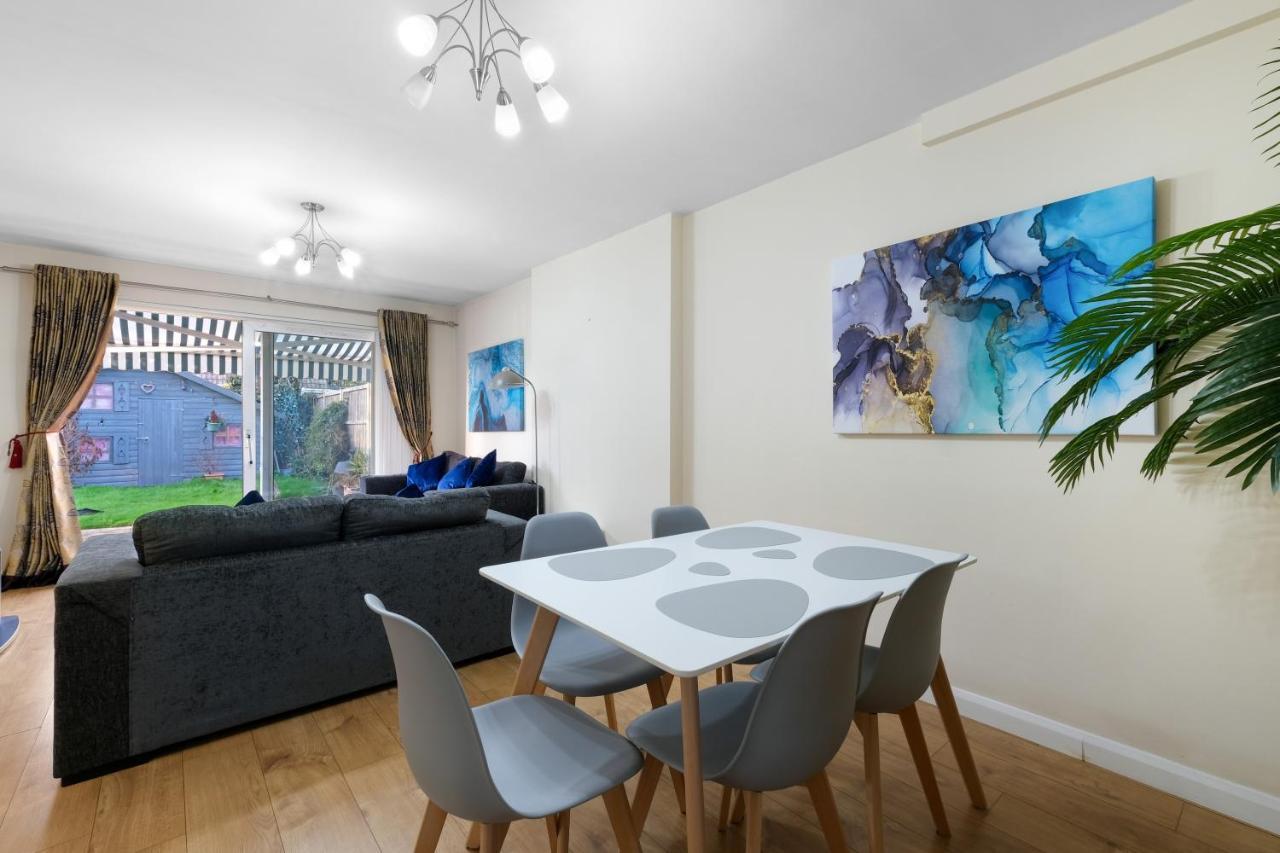 Staiforce 2 Bedroom House With Parking Мейдънхед Екстериор снимка