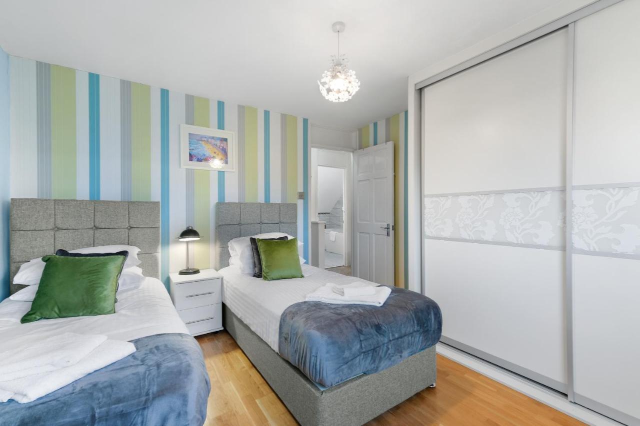 Staiforce 2 Bedroom House With Parking Мейдънхед Екстериор снимка