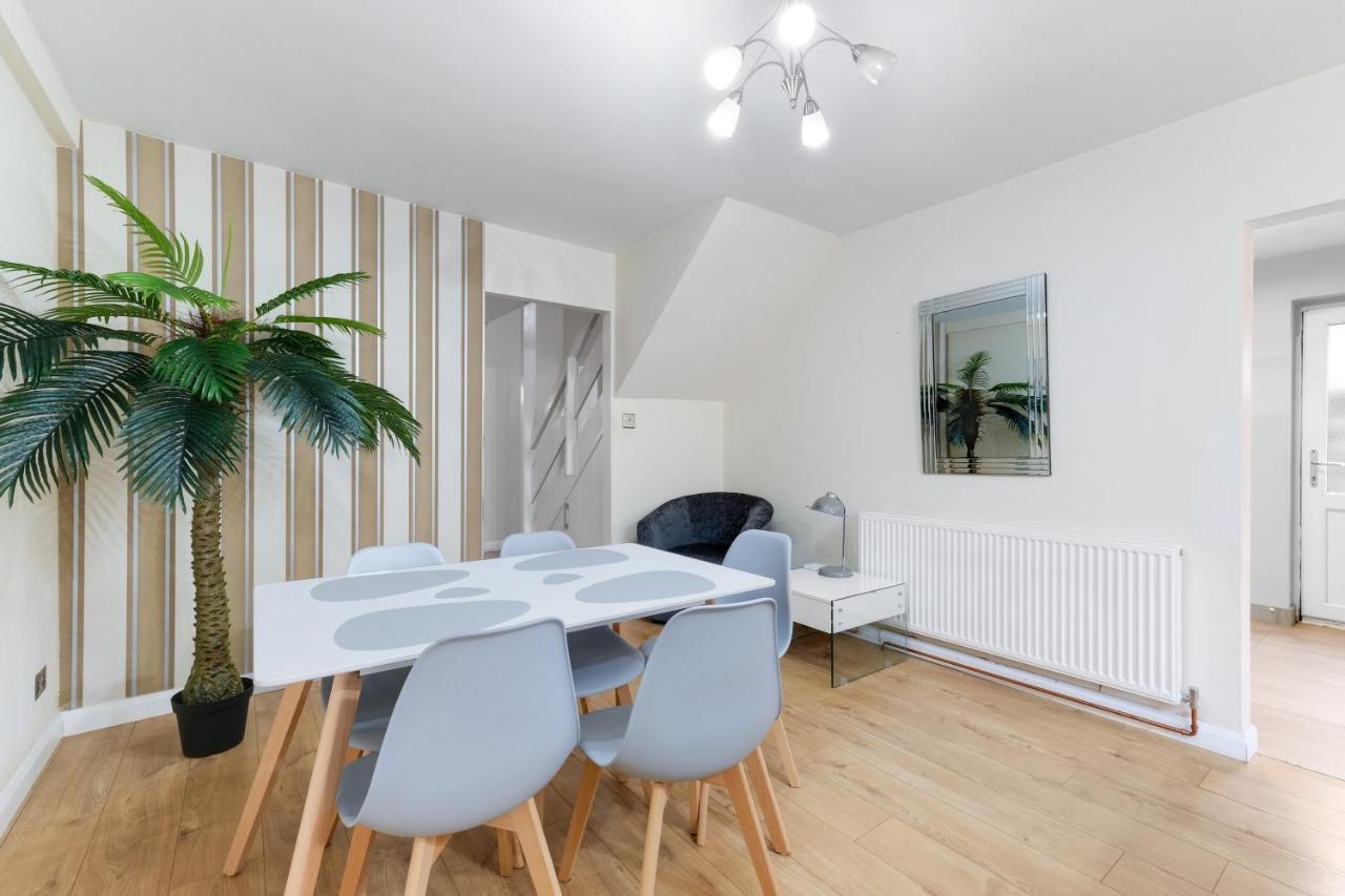 Staiforce 2 Bedroom House With Parking Мейдънхед Екстериор снимка
