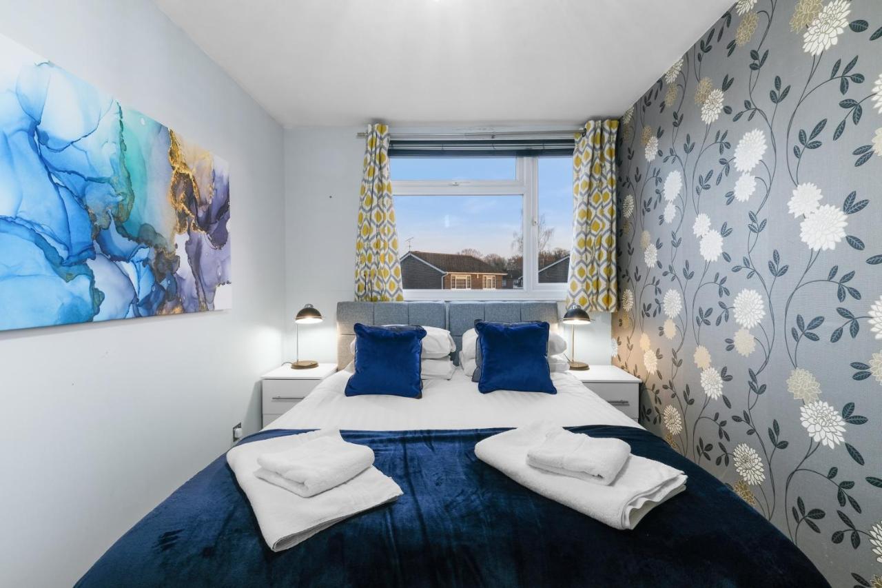 Staiforce 2 Bedroom House With Parking Мейдънхед Екстериор снимка