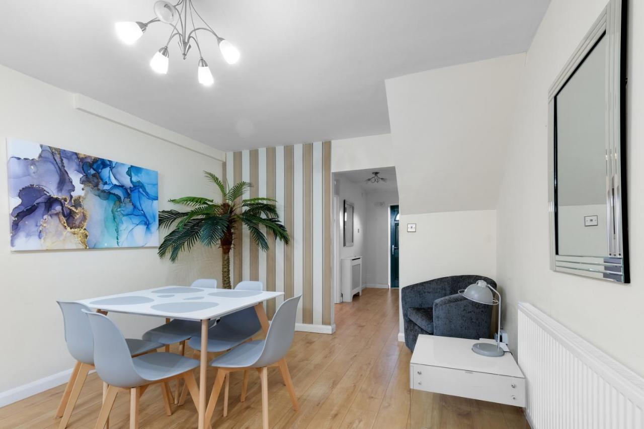 Staiforce 2 Bedroom House With Parking Мейдънхед Екстериор снимка