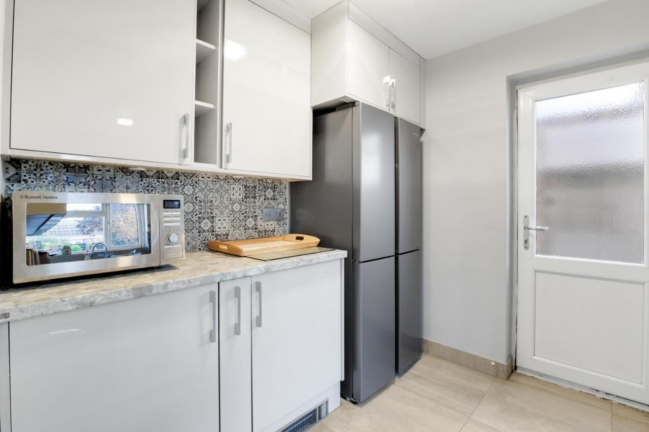 Staiforce 2 Bedroom House With Parking Мейдънхед Екстериор снимка