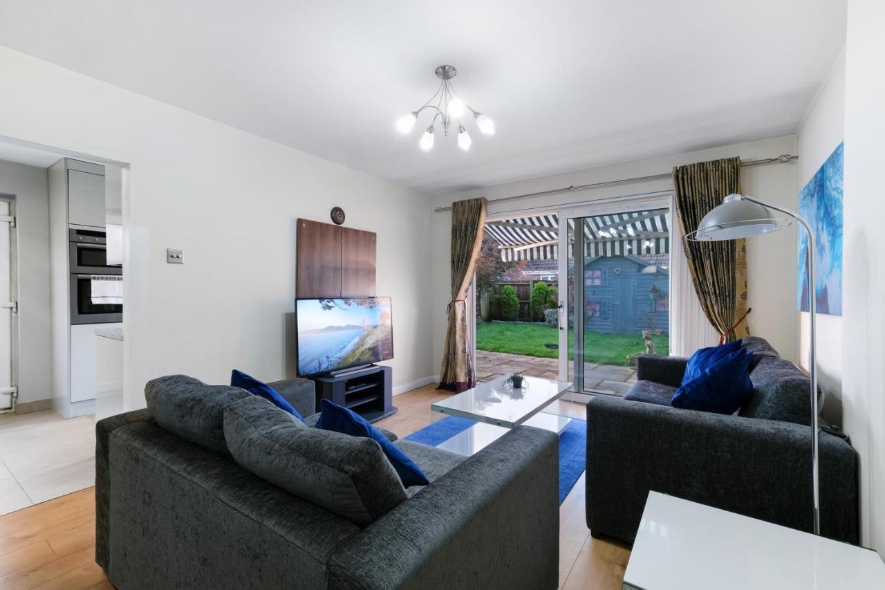Staiforce 2 Bedroom House With Parking Мейдънхед Екстериор снимка