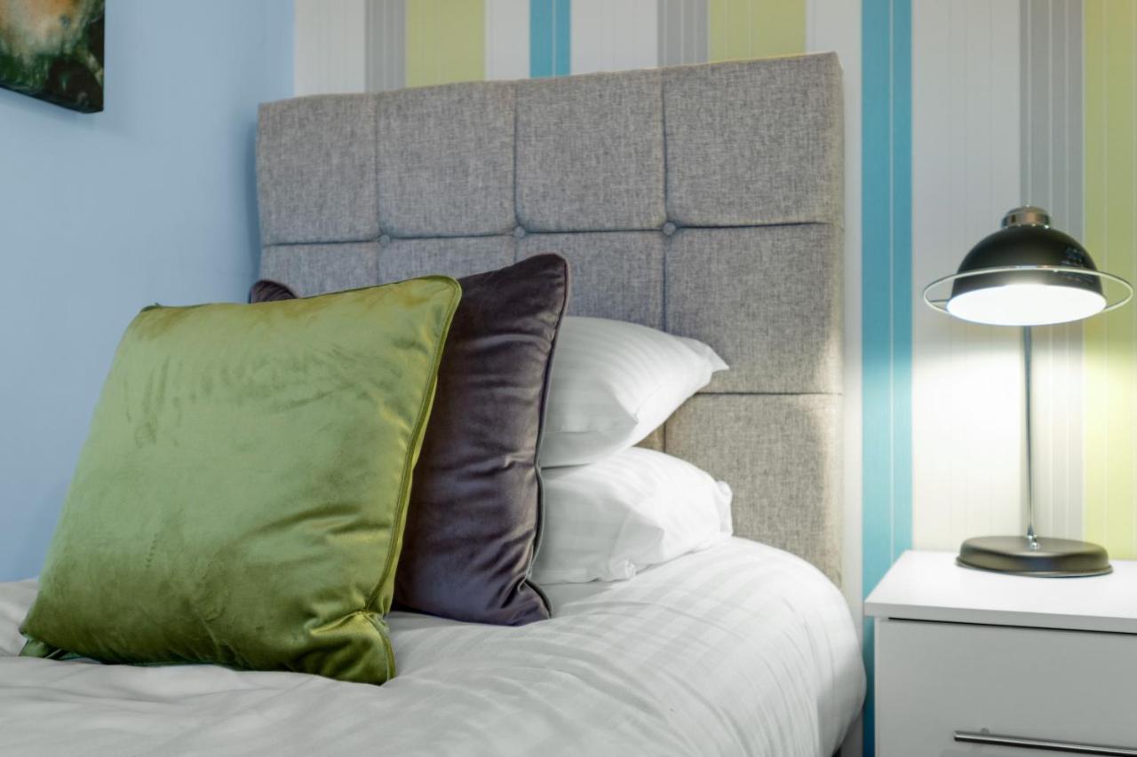 Staiforce 2 Bedroom House With Parking Мейдънхед Екстериор снимка